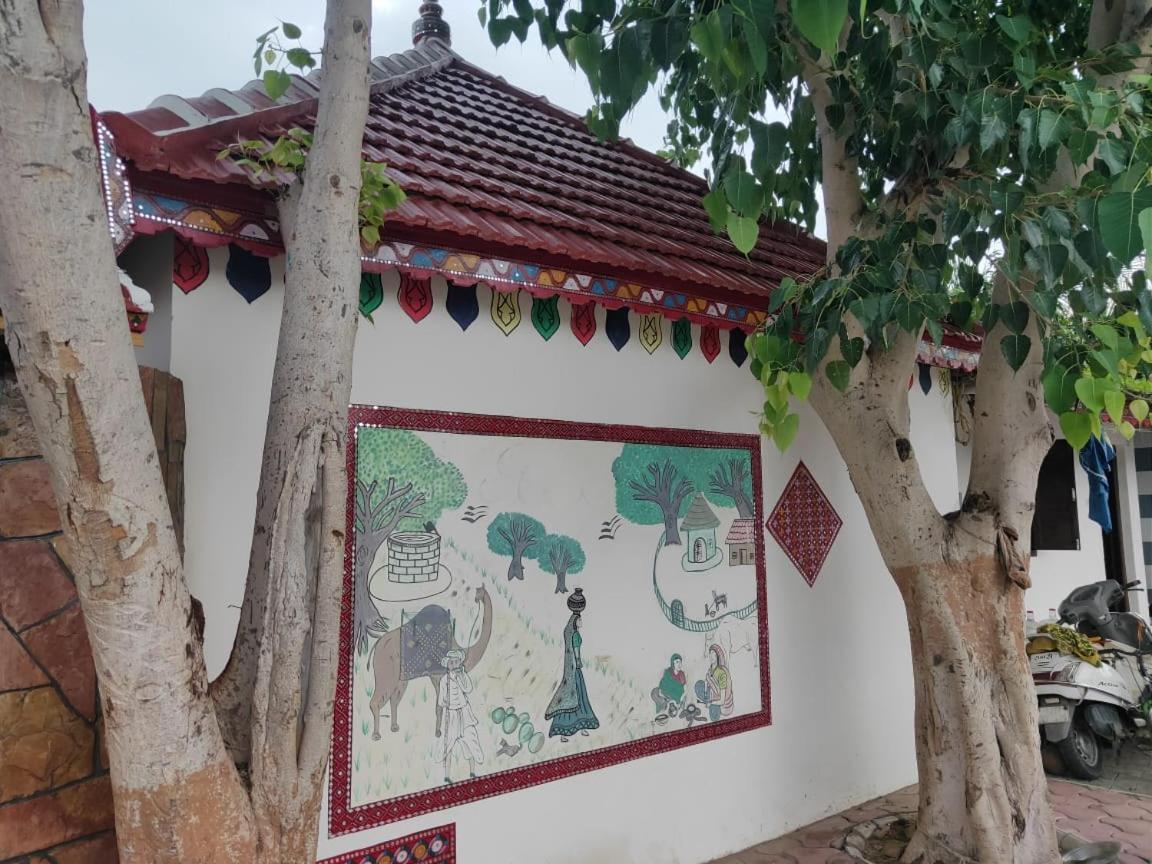 Shyam Home Stay Бхудж Экстерьер фото